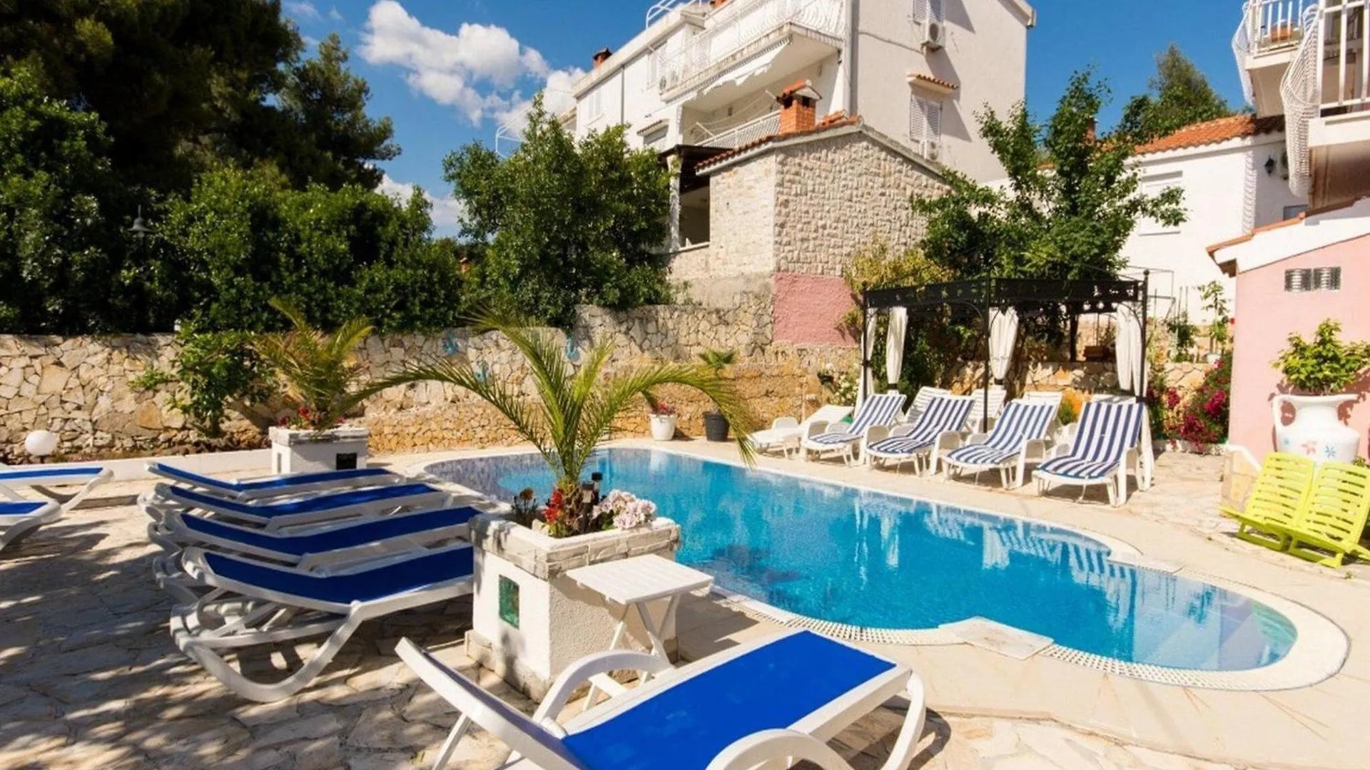 Villa Stil - One Bedroom Apartment With Balcony And Sea View 102 Trogir 0*,  Croatia